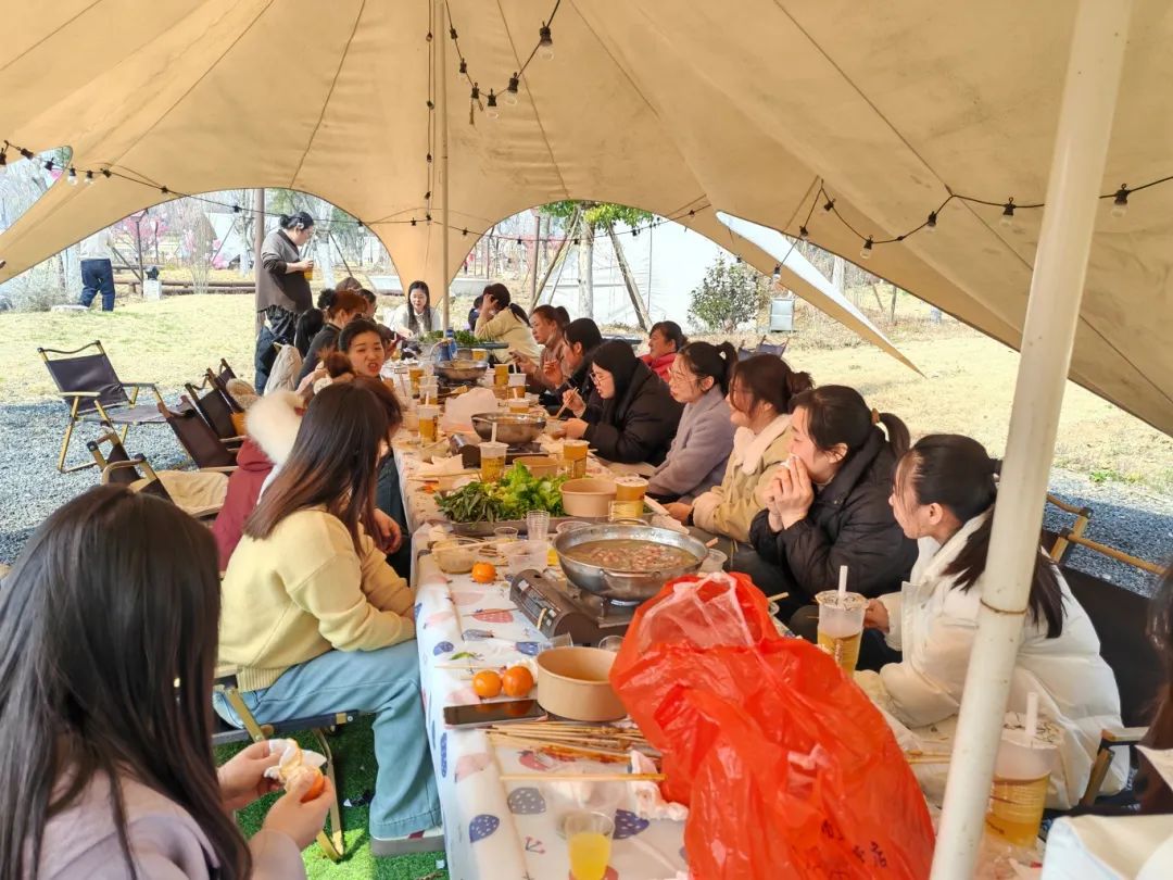 開(kāi)展女職工團(tuán)建活動(dòng).jpg