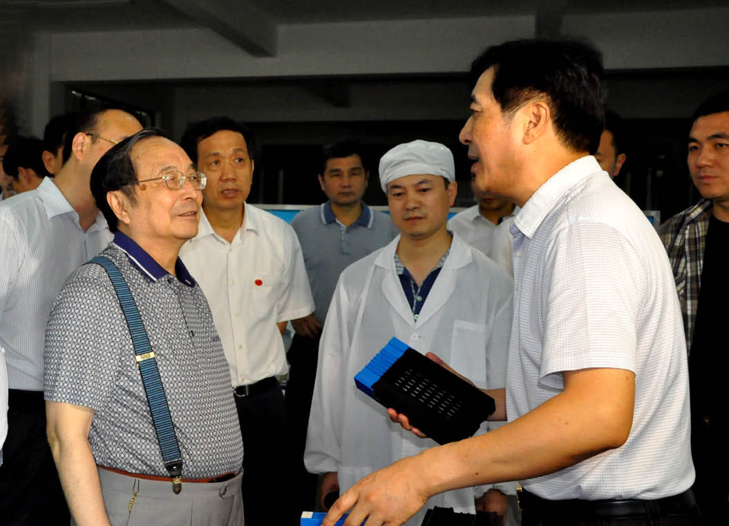 十屆全國人大常委會副委員長、農(nóng)工民主黨中央主席蔣正華蒞臨天康調(diào)研工作