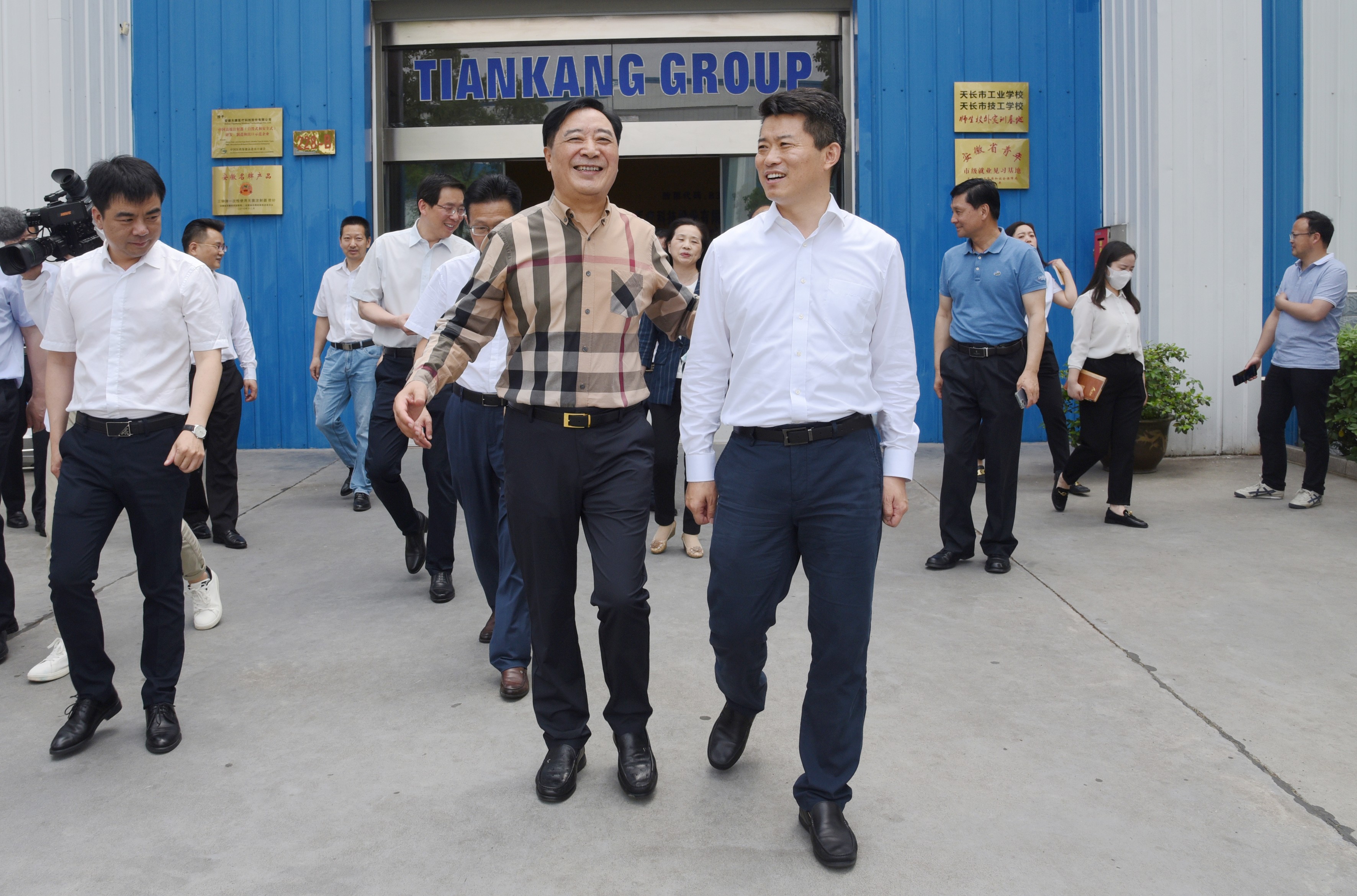 安徽省委常委、合肥市委書記（時任安徽省副省長）張紅文蒞臨安徽天康集團調研指導工作