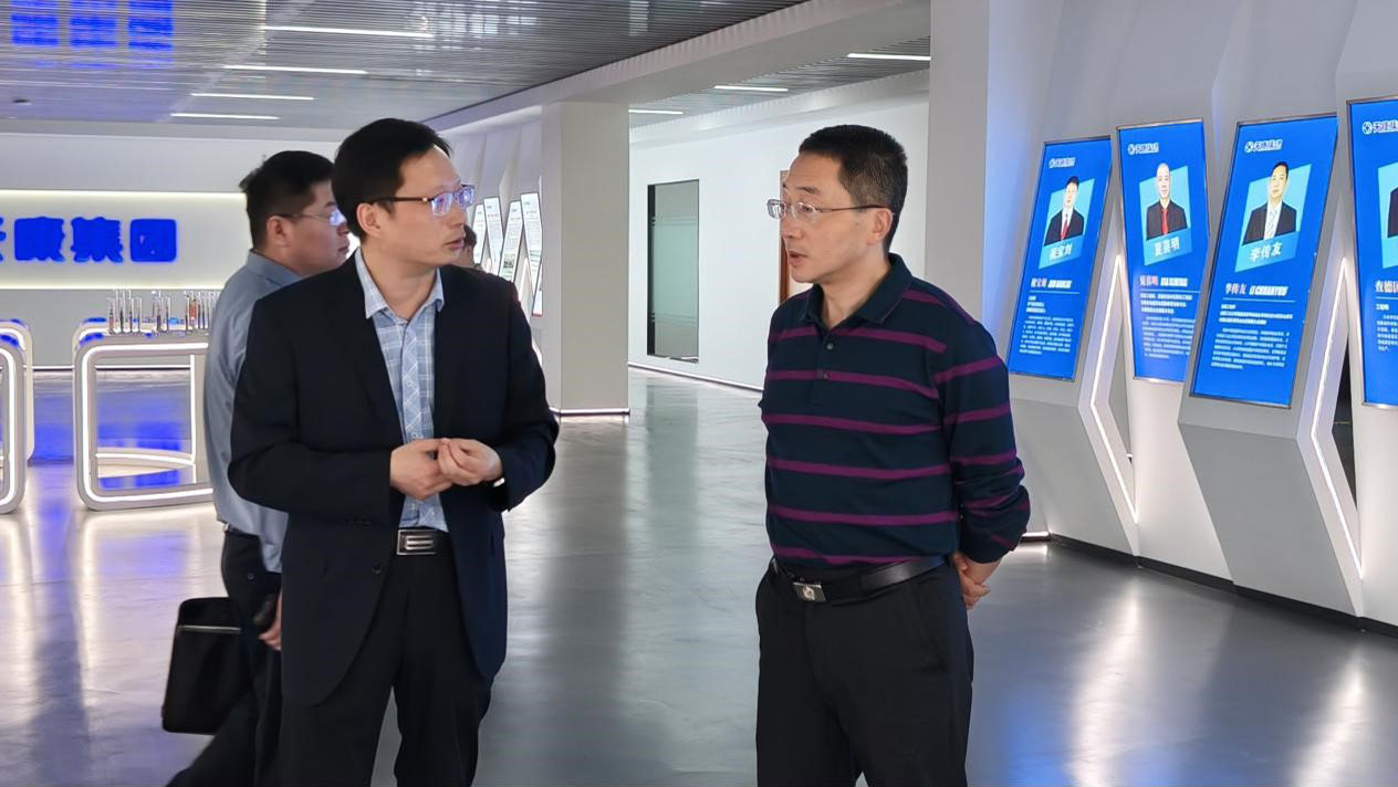 20240515 滁州市工信局領(lǐng)導(dǎo)一行蒞臨天康集團(tuán)技術(shù)中心指導(dǎo)工作1