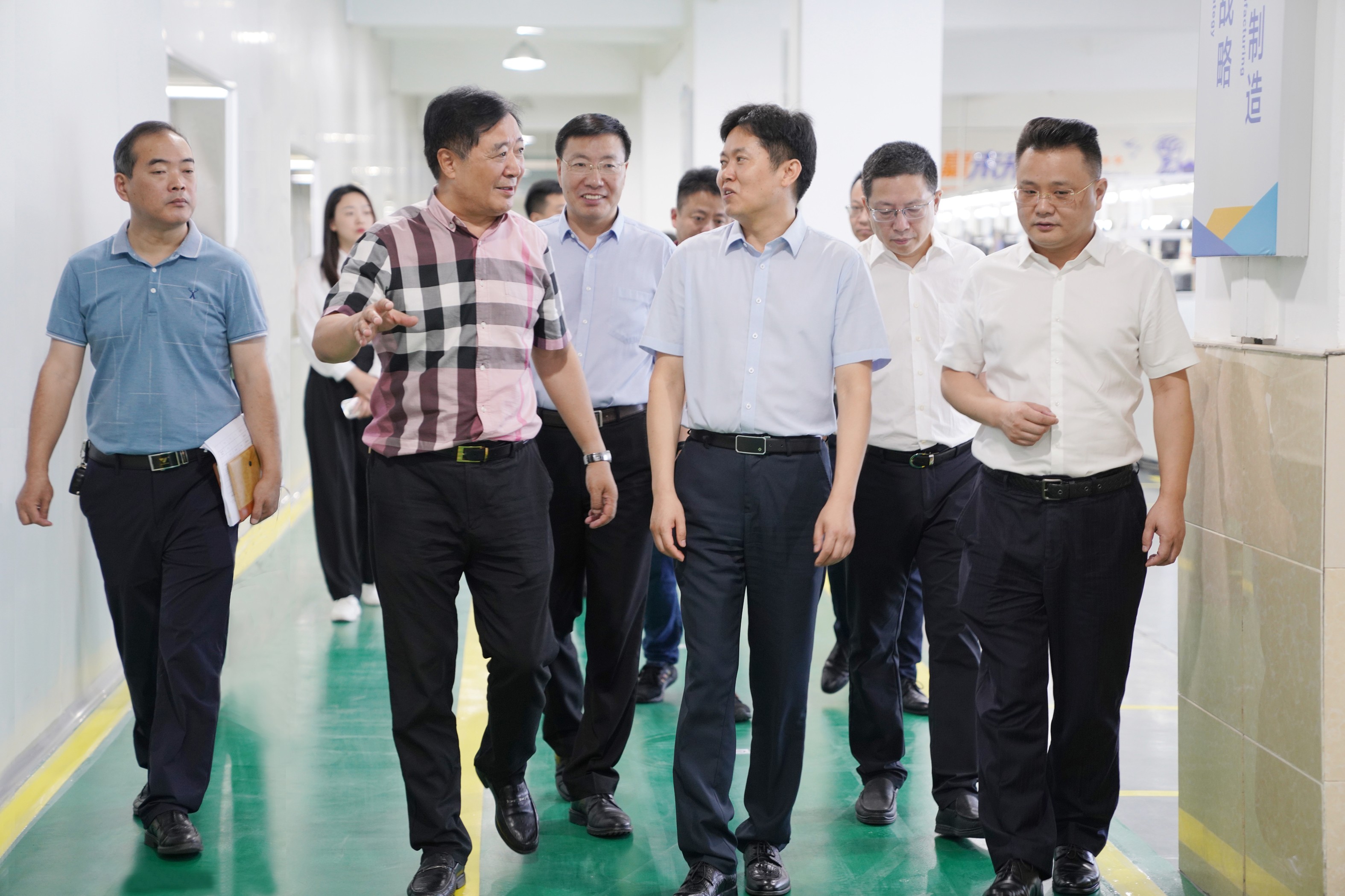 天長市委副書記、市長杜永冰蒞臨安徽天康集團調研指導工作(1)